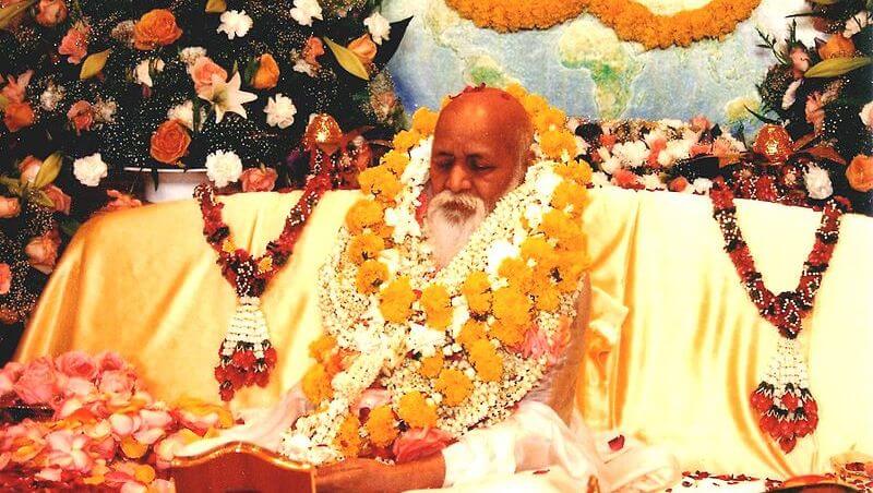 Maharishi Mahesh Yogi, padre della meditazione trascendentale