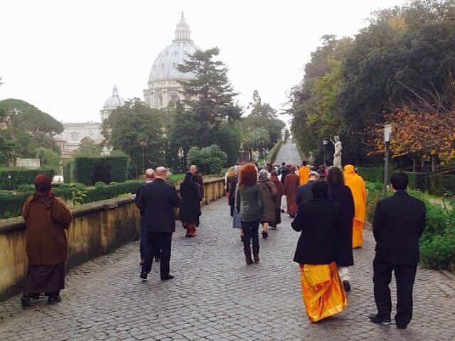 meditazione camminata alla giornata mondiale contro la schiavitù in vaticano