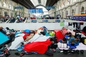 Per Toni Packer se facciamo l'esperienza profonda dell'unità di tutto, non ci servono valoro morali né precetti religiosi per astenerci dall'uccidere