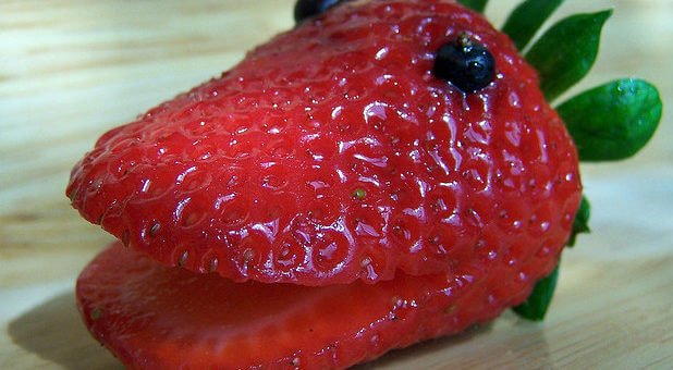 Martino F., Eat me… if you can (Strawberry face)