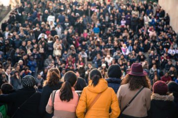 Per il Dalai Lama uno degli elementi chiave dell'etica laica è la responsabilità globale cioè identificare i propri interessi con quelli dell'intera umanità