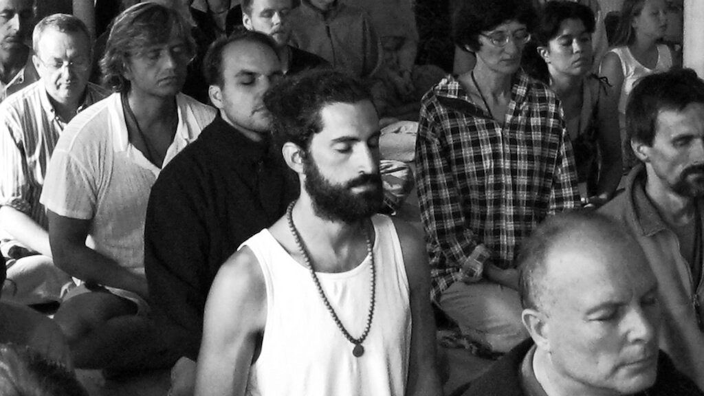 meditare da soli o in gruppo