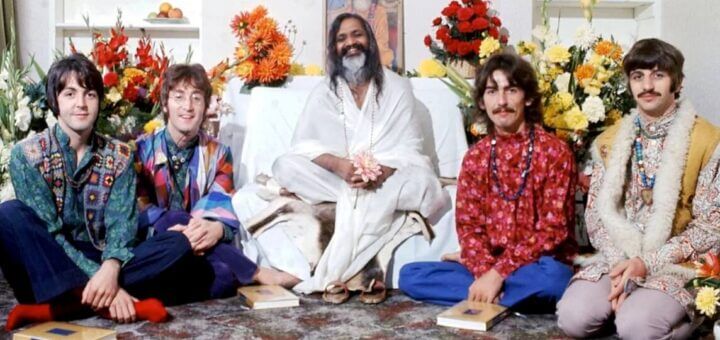 Meditazione trascendentale, come praticarla (i Beatles con Maharishi Mahesh Yogi)