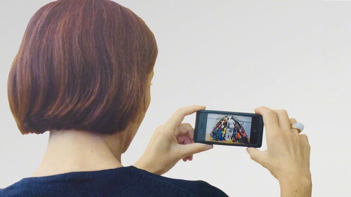 sguardo fiero smartphone